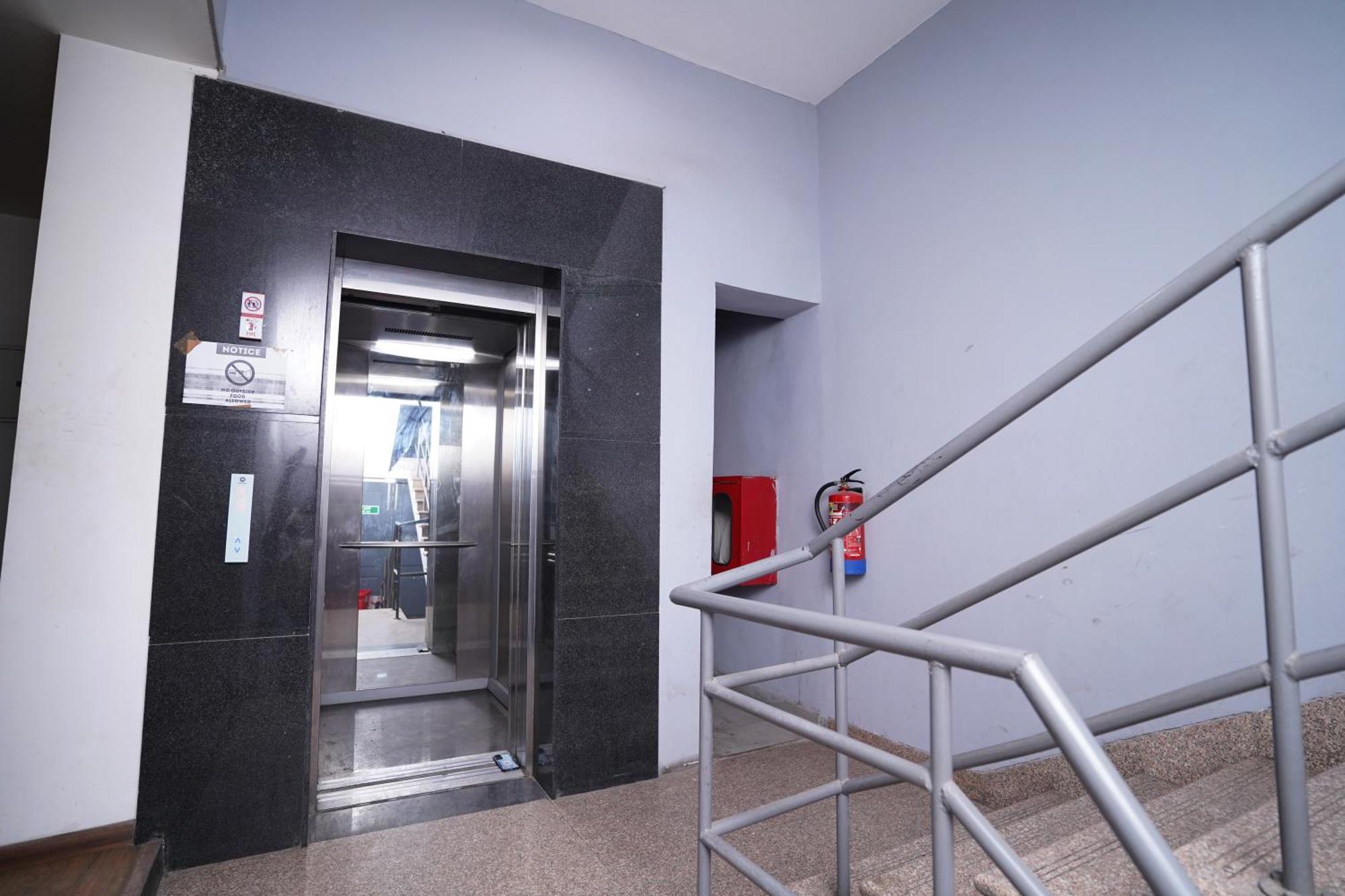 Hotel Mira Residency- Outer Ring Road, Paschim Vihar Nova Deli Exterior foto