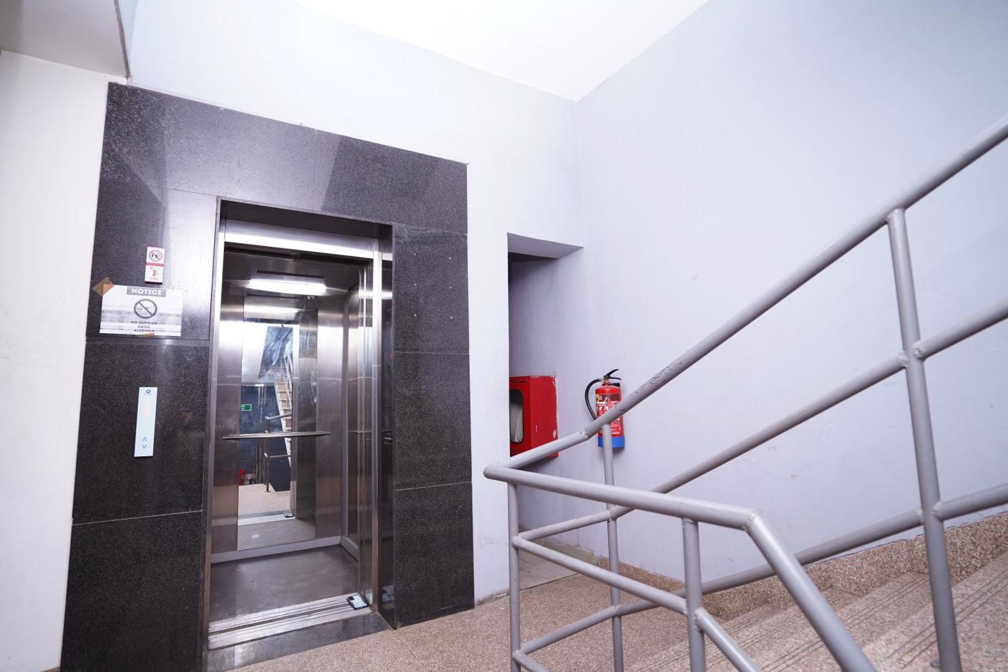 Hotel Mira Residency- Outer Ring Road, Paschim Vihar Nova Deli Exterior foto