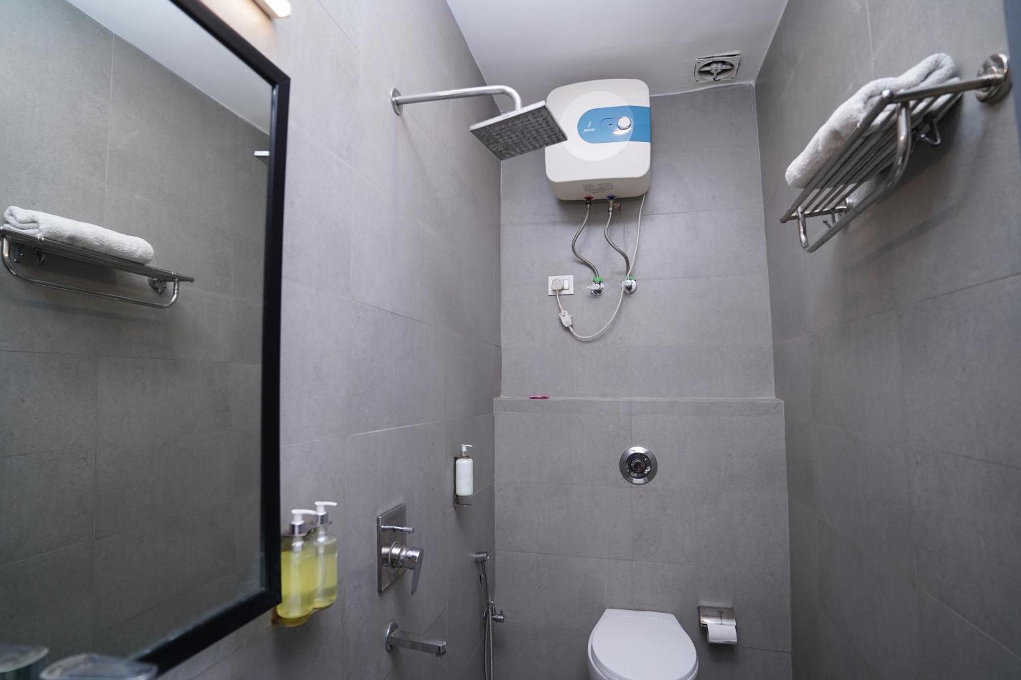 Hotel Mira Residency- Outer Ring Road, Paschim Vihar Nova Deli Exterior foto