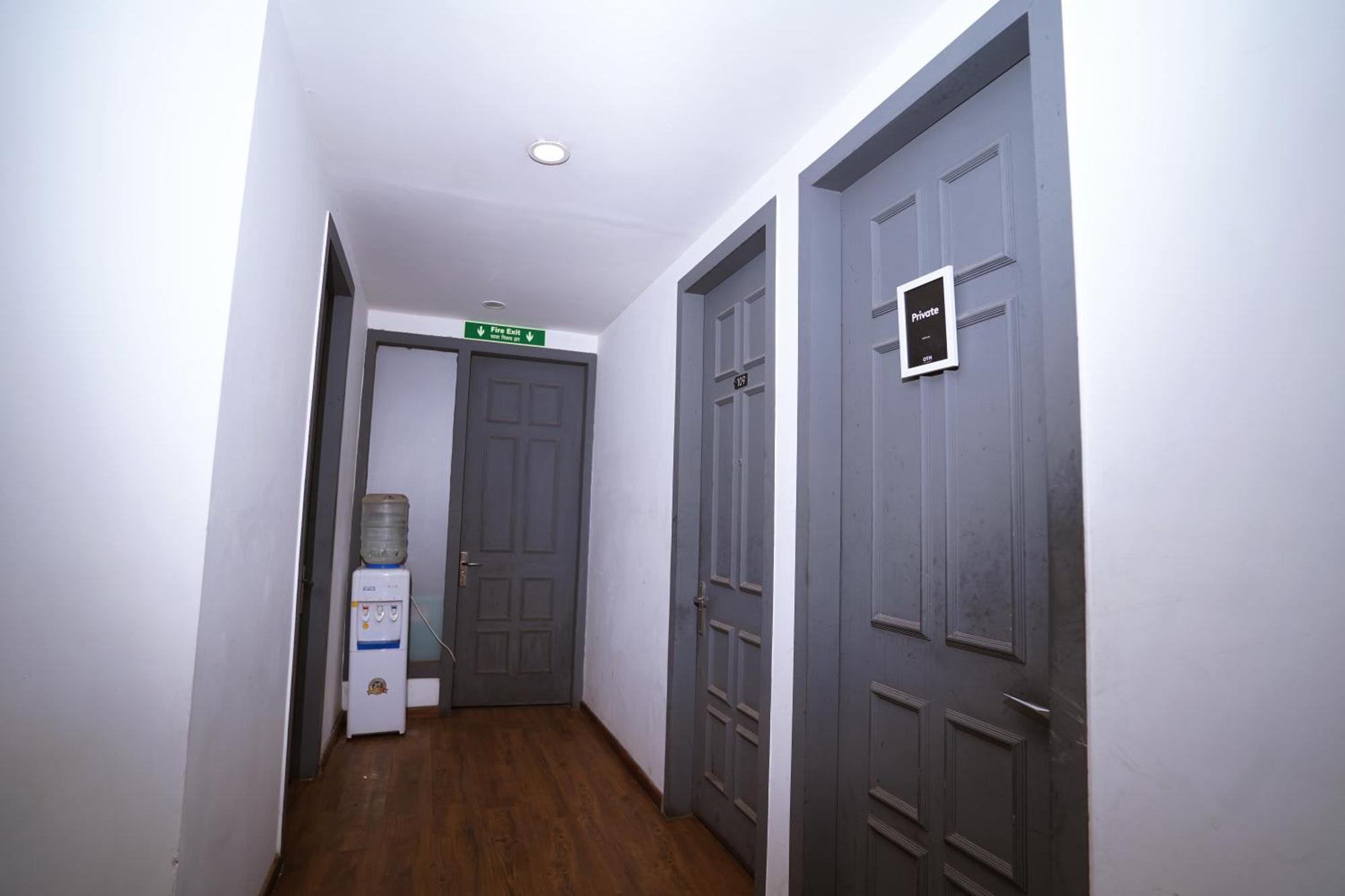 Hotel Mira Residency- Outer Ring Road, Paschim Vihar Nova Deli Exterior foto