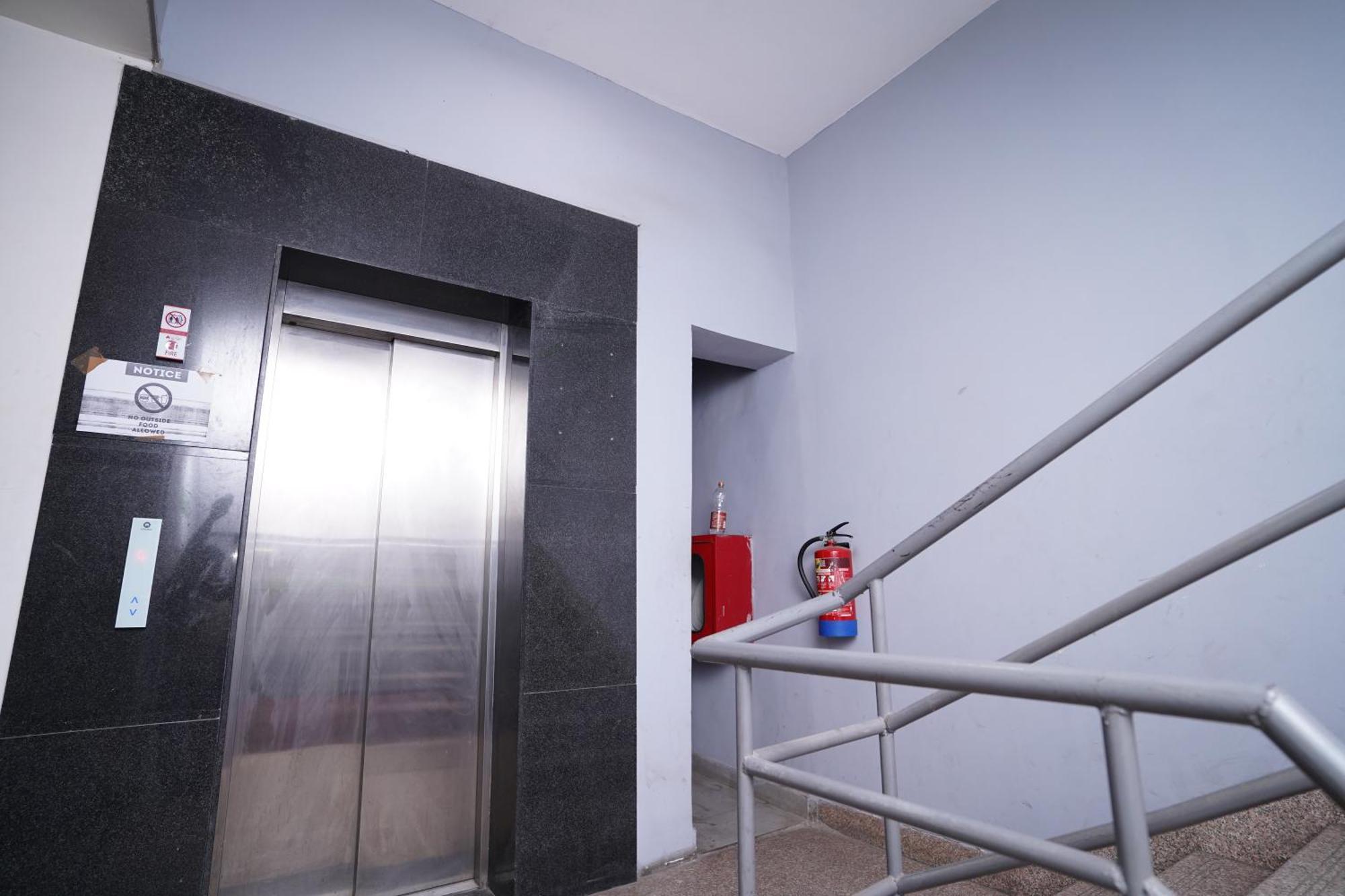 Hotel Mira Residency- Outer Ring Road, Paschim Vihar Nova Deli Exterior foto